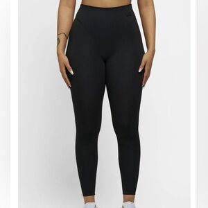 NAMA BODY BUTTER CONTOUR LEGGINGS 🖤